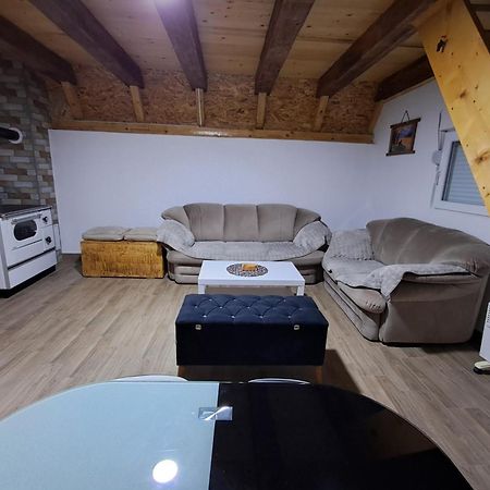 Cottage Bellis Poscenje Exterior photo