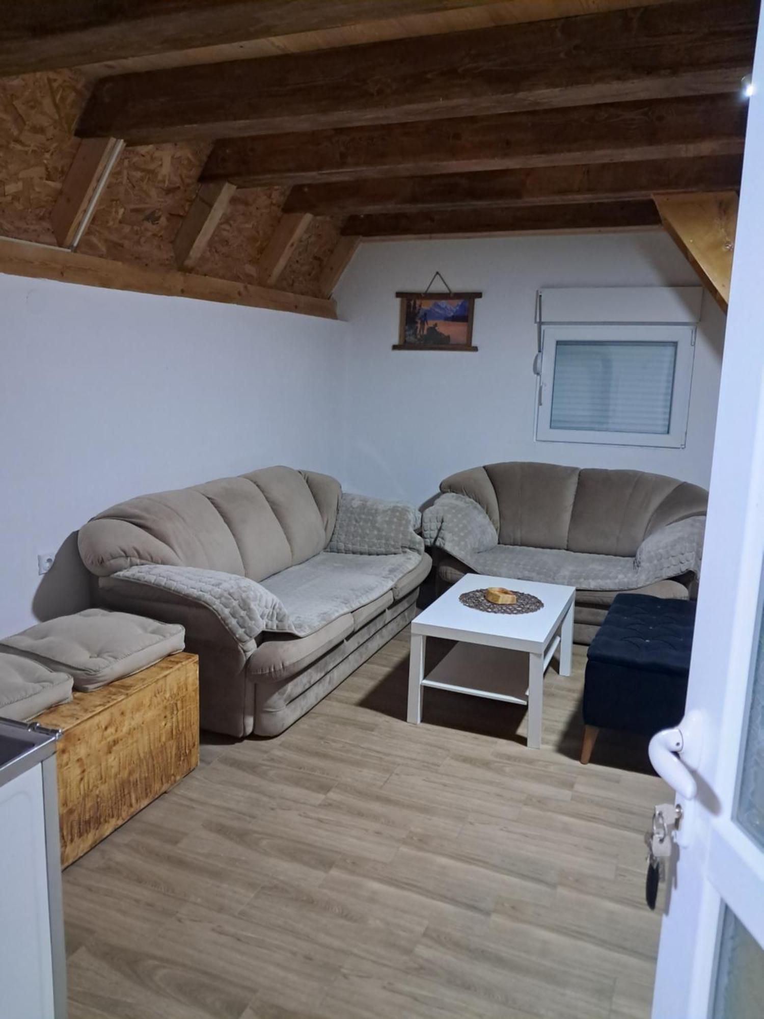Cottage Bellis Poscenje Exterior photo
