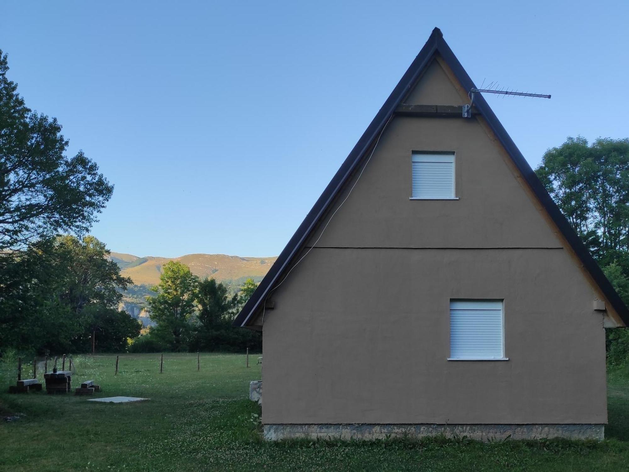Cottage Bellis Poscenje Exterior photo