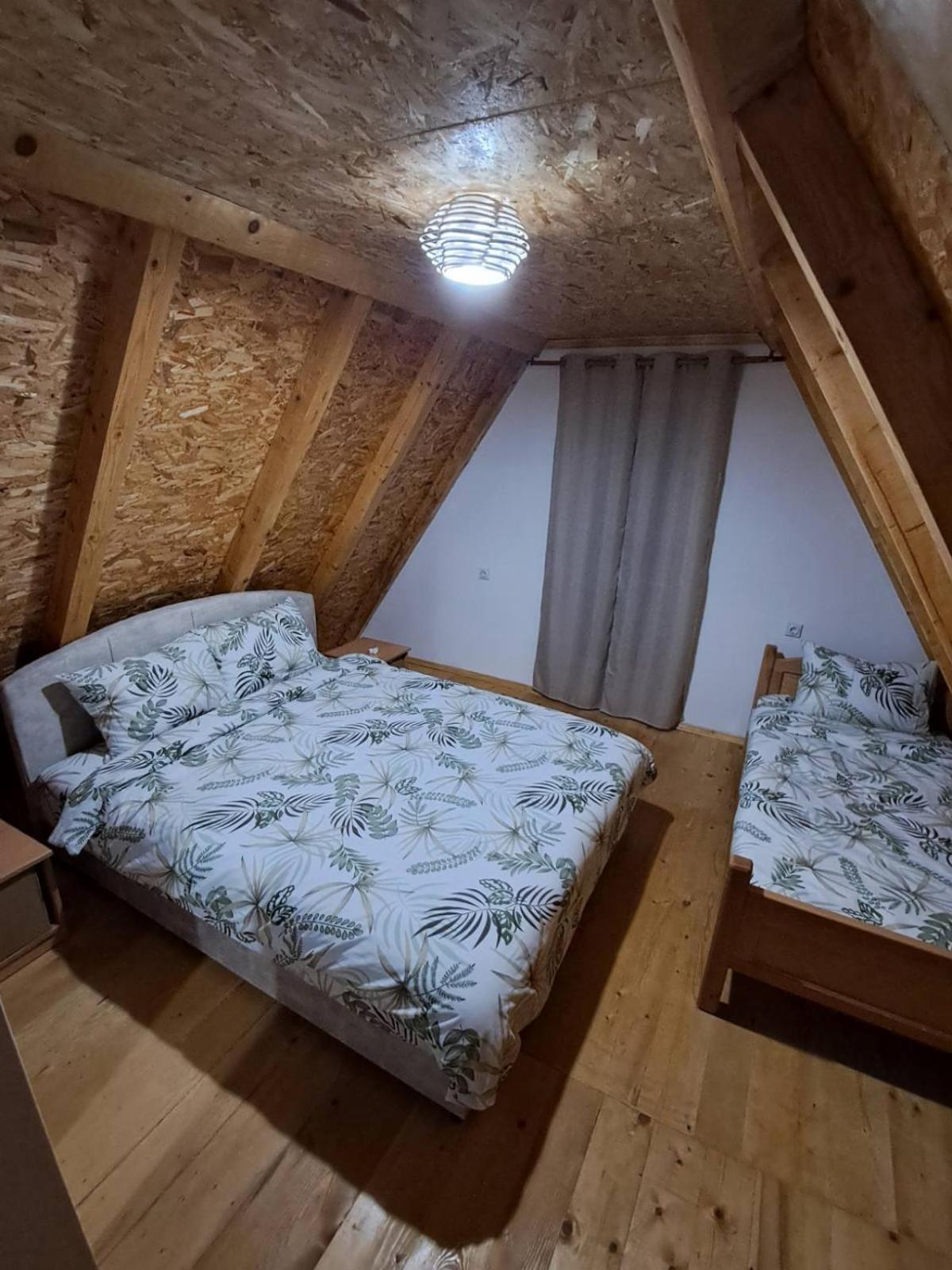 Cottage Bellis Poscenje Exterior photo