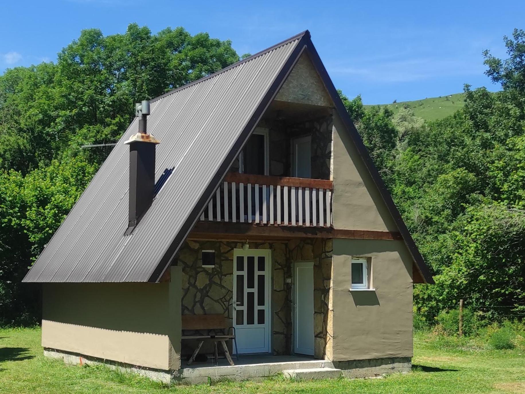 Cottage Bellis Poscenje Exterior photo