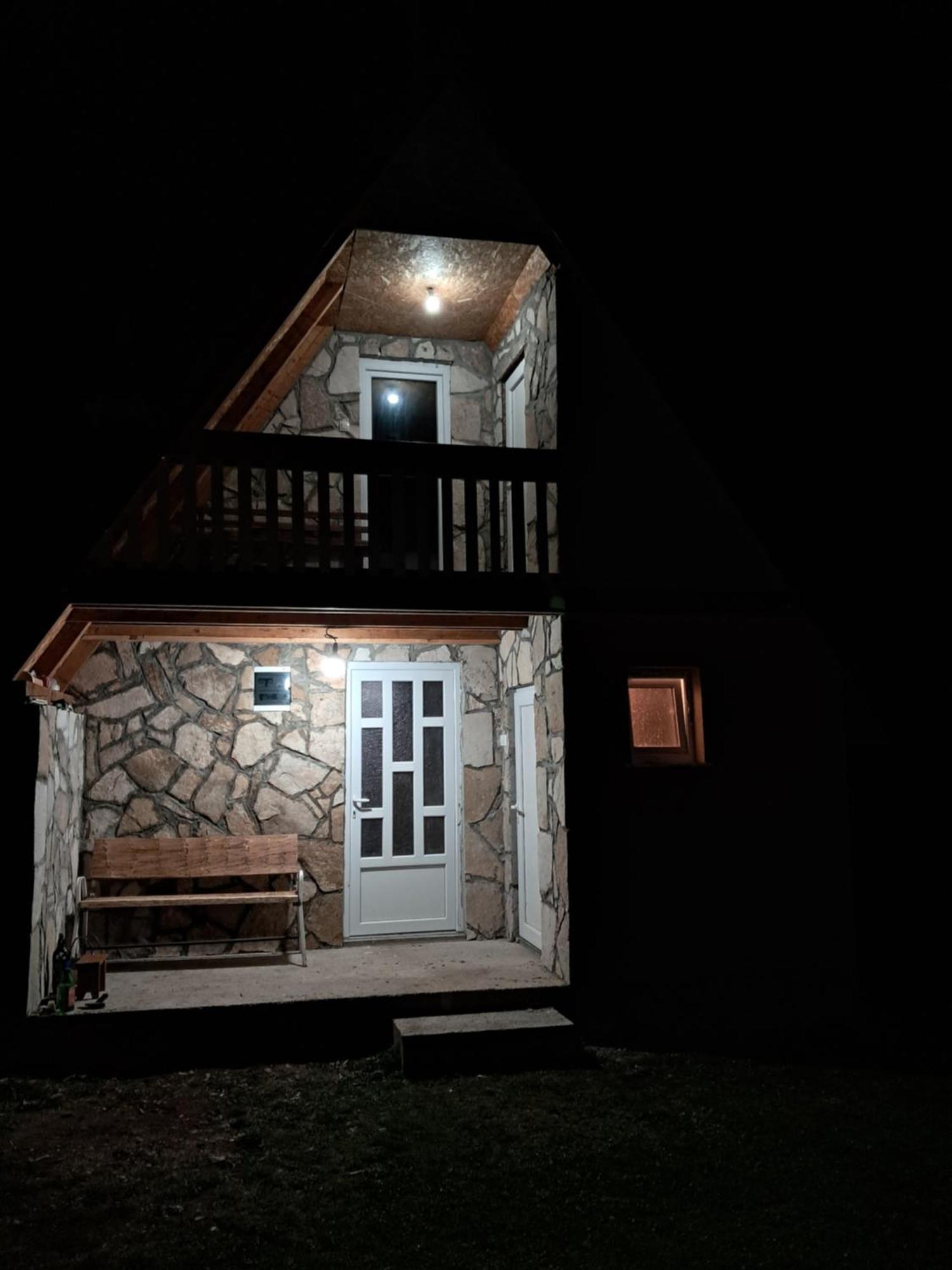 Cottage Bellis Poscenje Exterior photo
